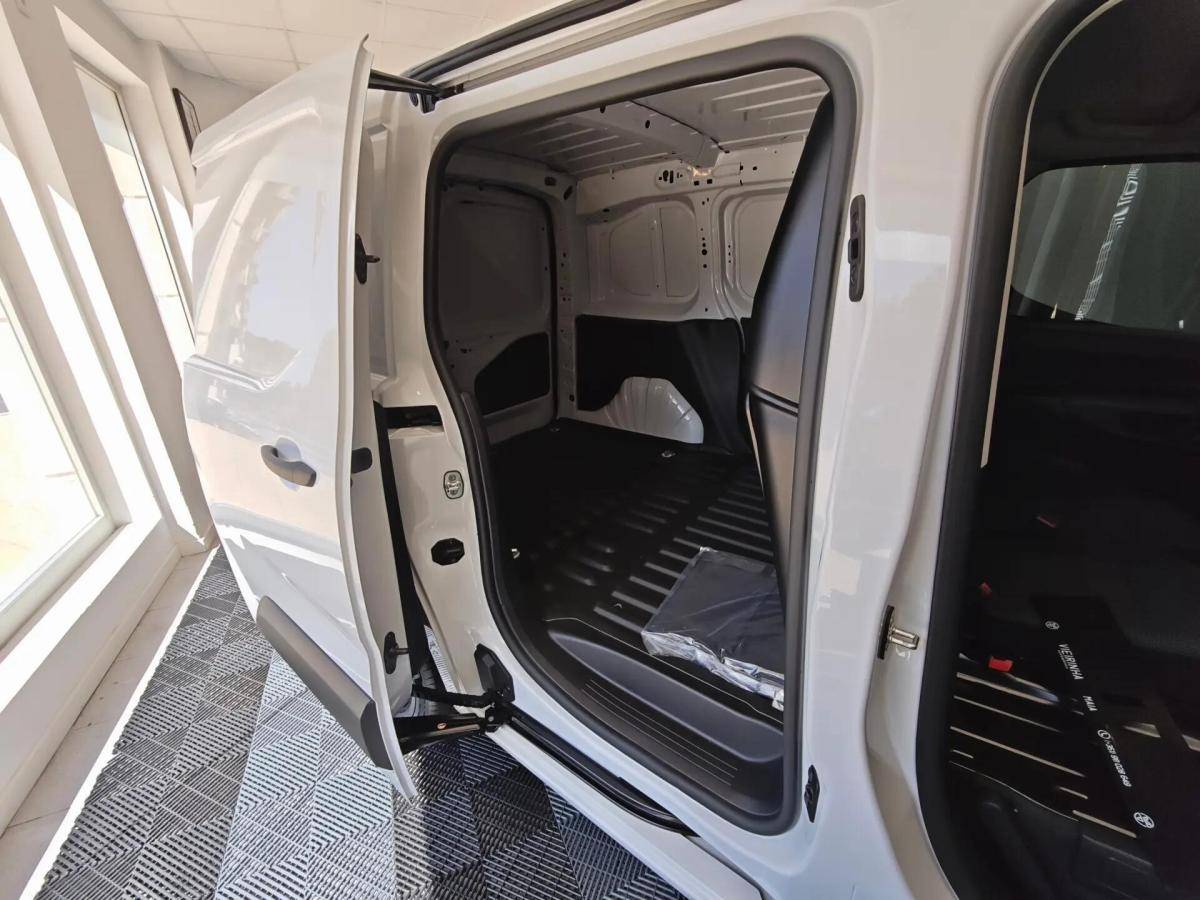 peugeot-partner-2025-diesel-1495cc