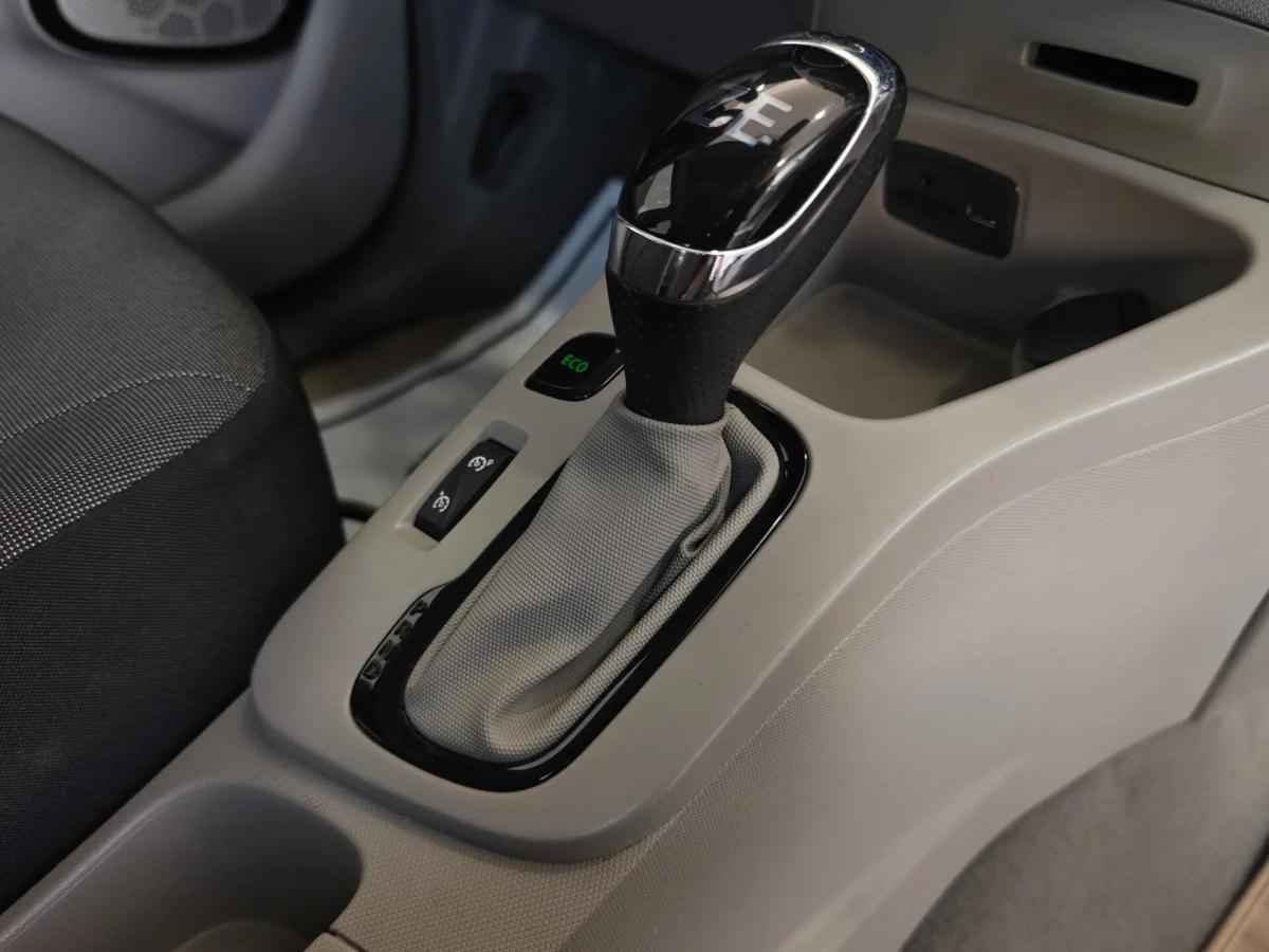 renault-zoe-2013-eletrico-0cc
