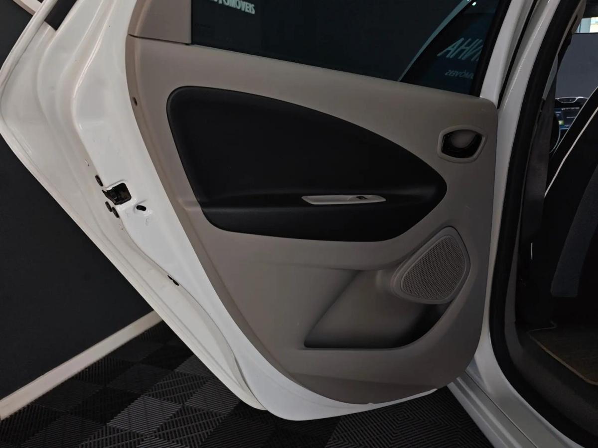 renault-zoe-2013-eletrico-0cc