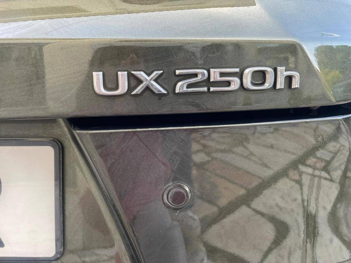 lexus-ux-2022-hibrido-1987cc
