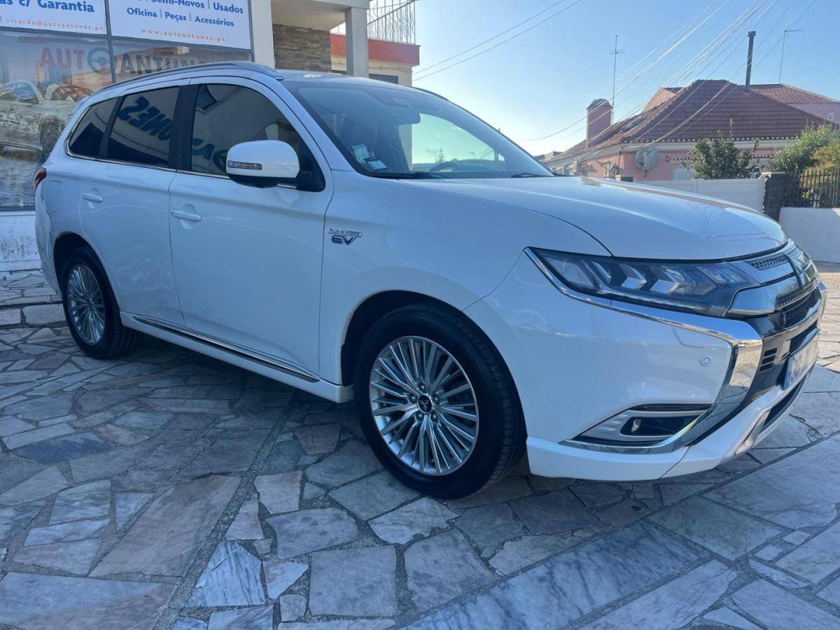 mitsubishi-outlander-2019-hibrido-2360cc