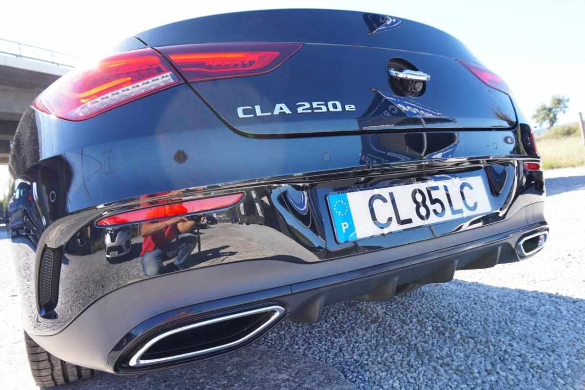 mercedes-benz-cla-250-e-2022-gasolina-1332cc