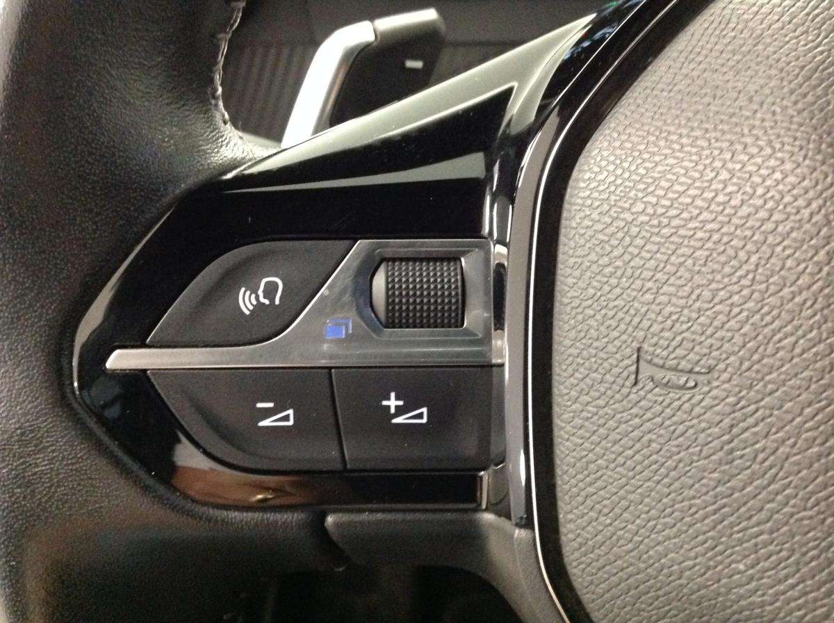 peugeot-2008-2022-gasolina-1199cc
