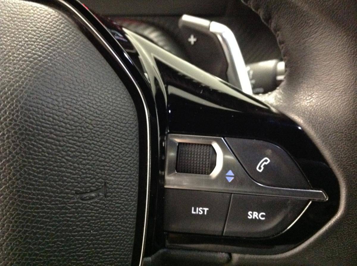 peugeot-2008-2022-gasolina-1199cc