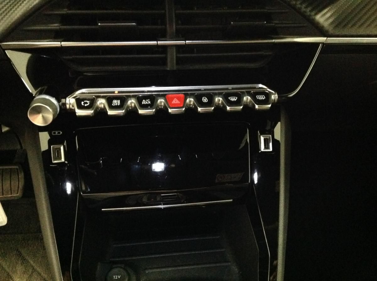 peugeot-2008-2022-gasolina-1199cc