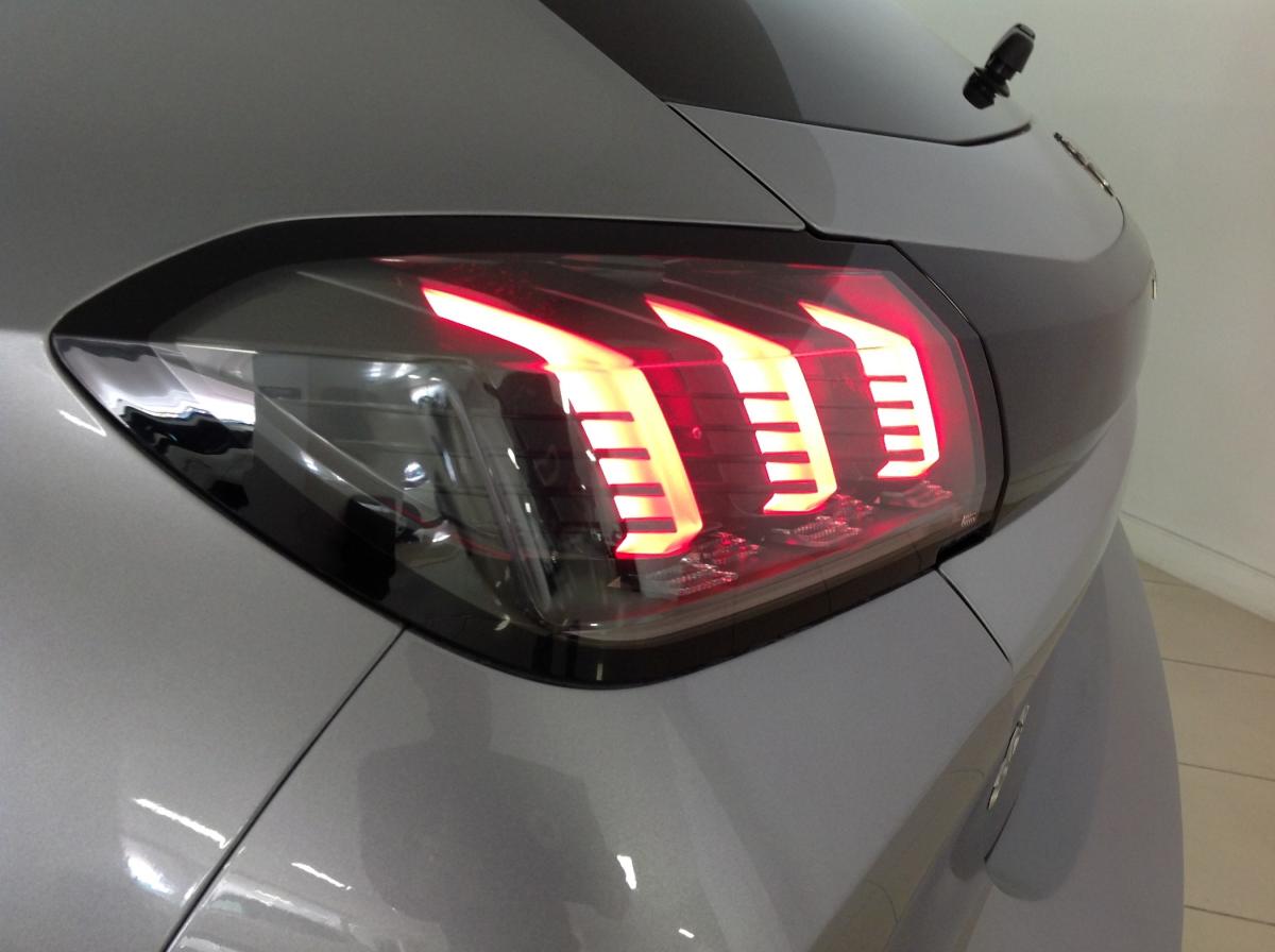 peugeot-208-2022-gasolina-1199cc