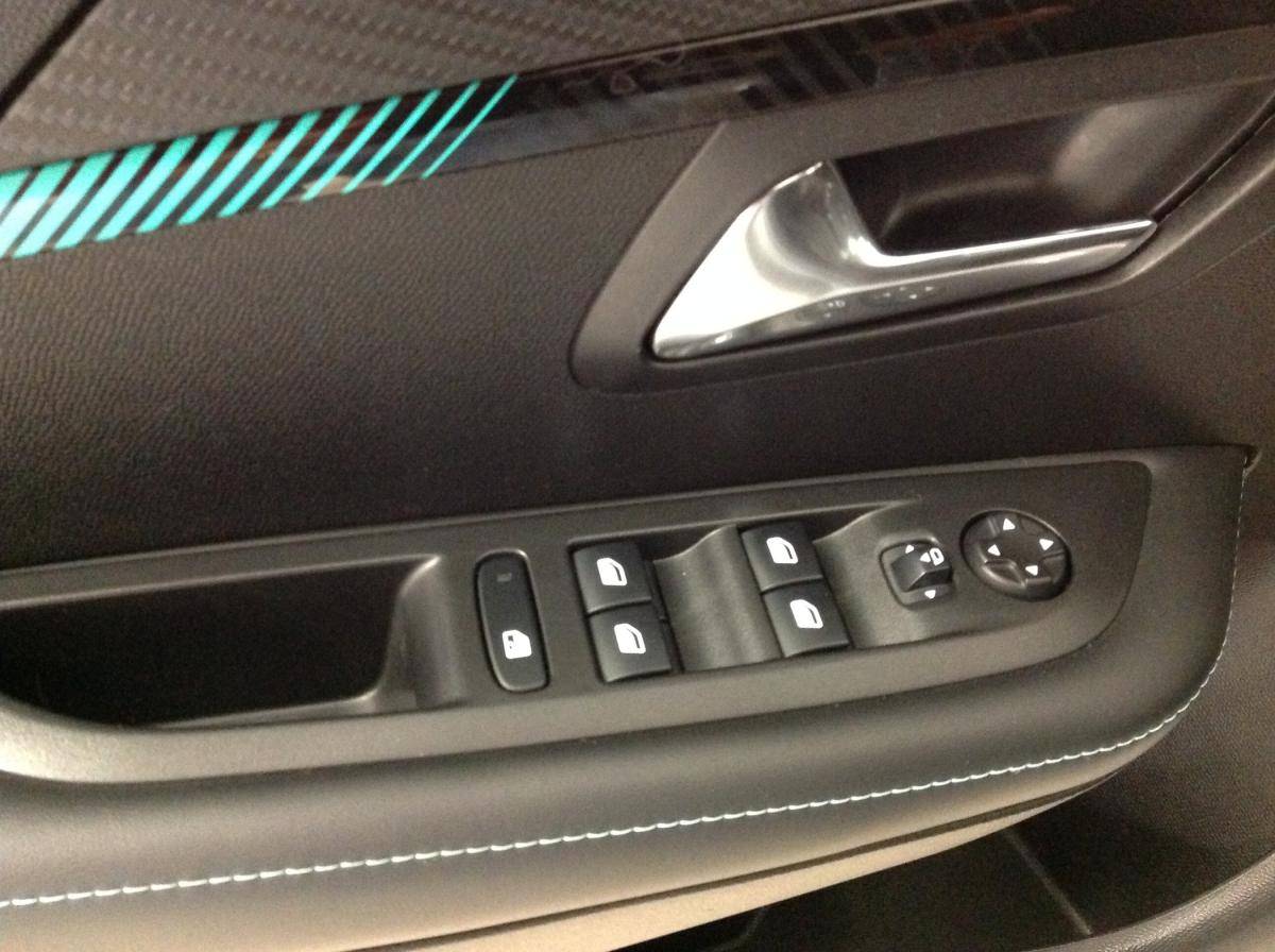 peugeot-208-2022-gasolina-1199cc
