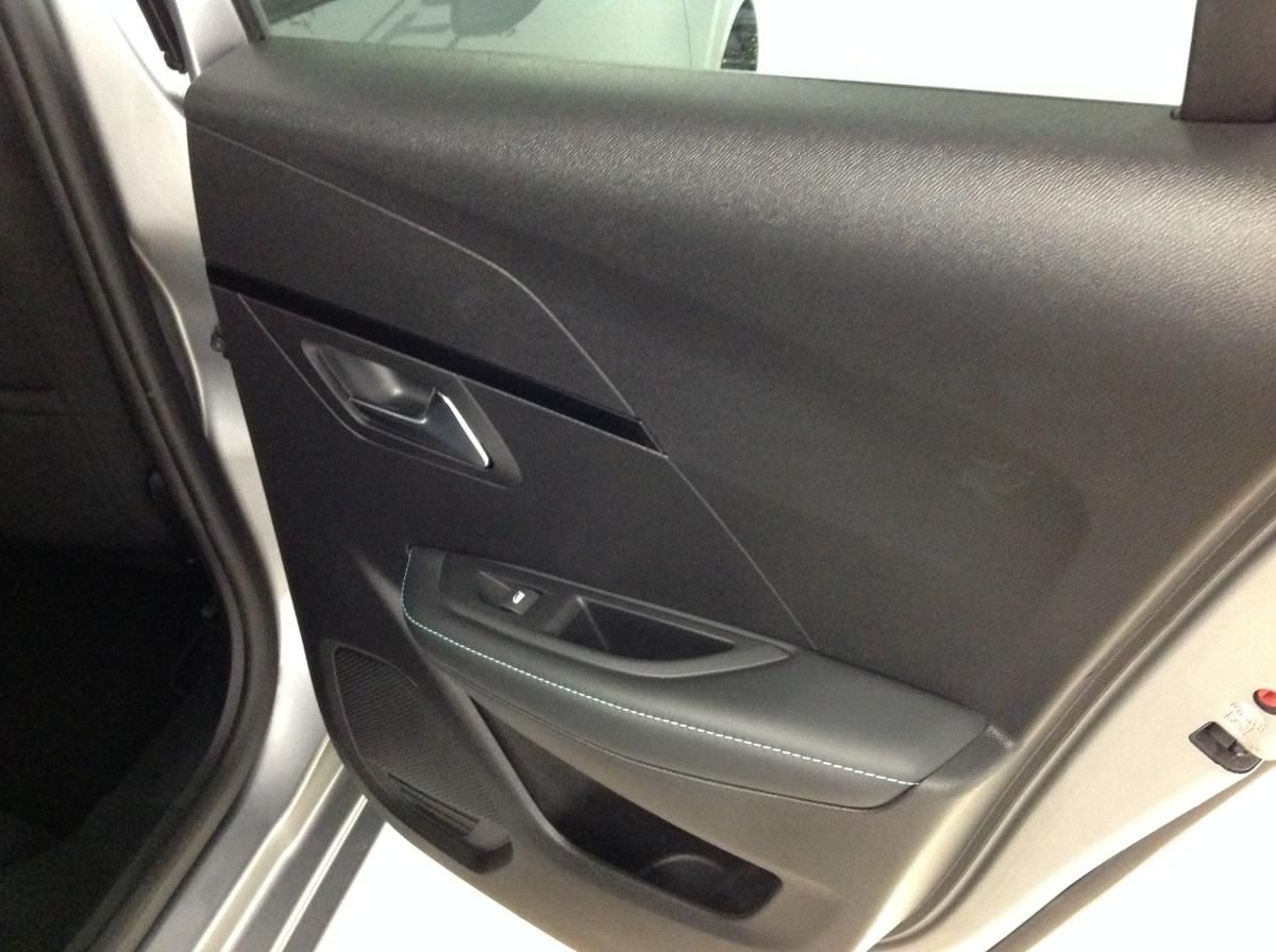 peugeot-208-2022-gasolina-1199cc