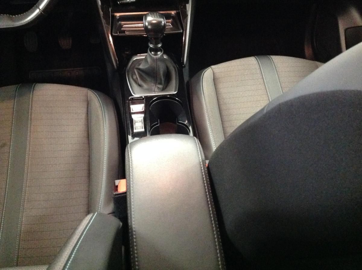 peugeot-208-2022-gasolina-1199cc