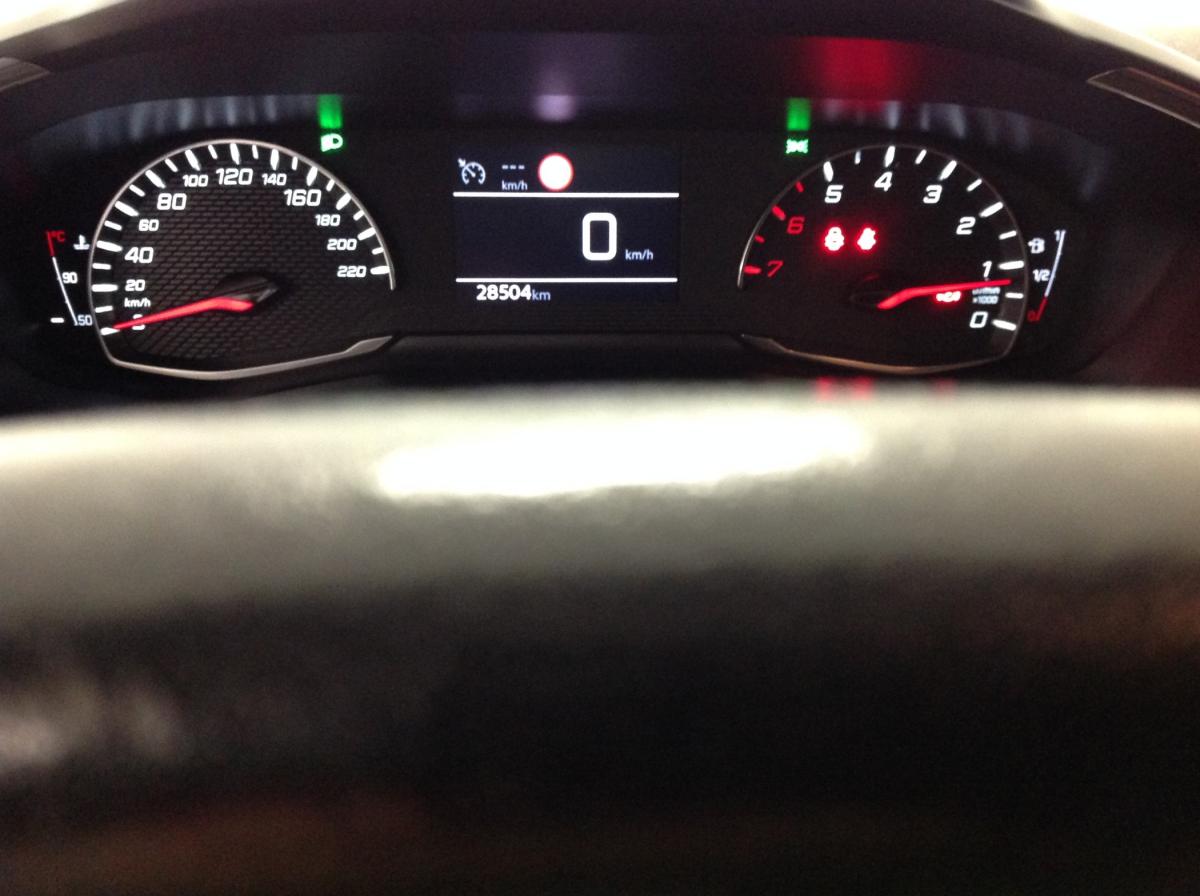 peugeot-208-2022-gasolina-1199cc