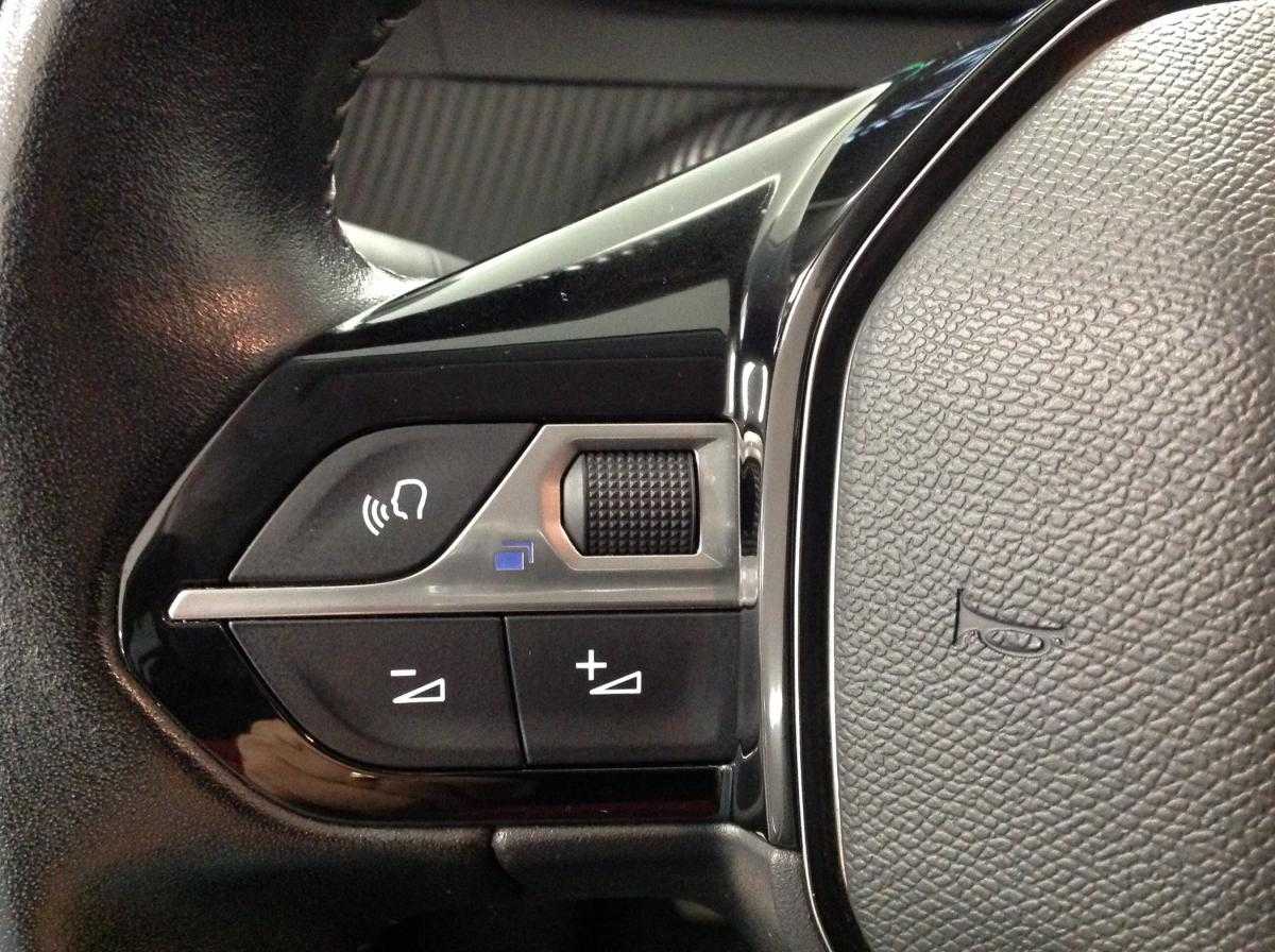 peugeot-208-2022-gasolina-1199cc