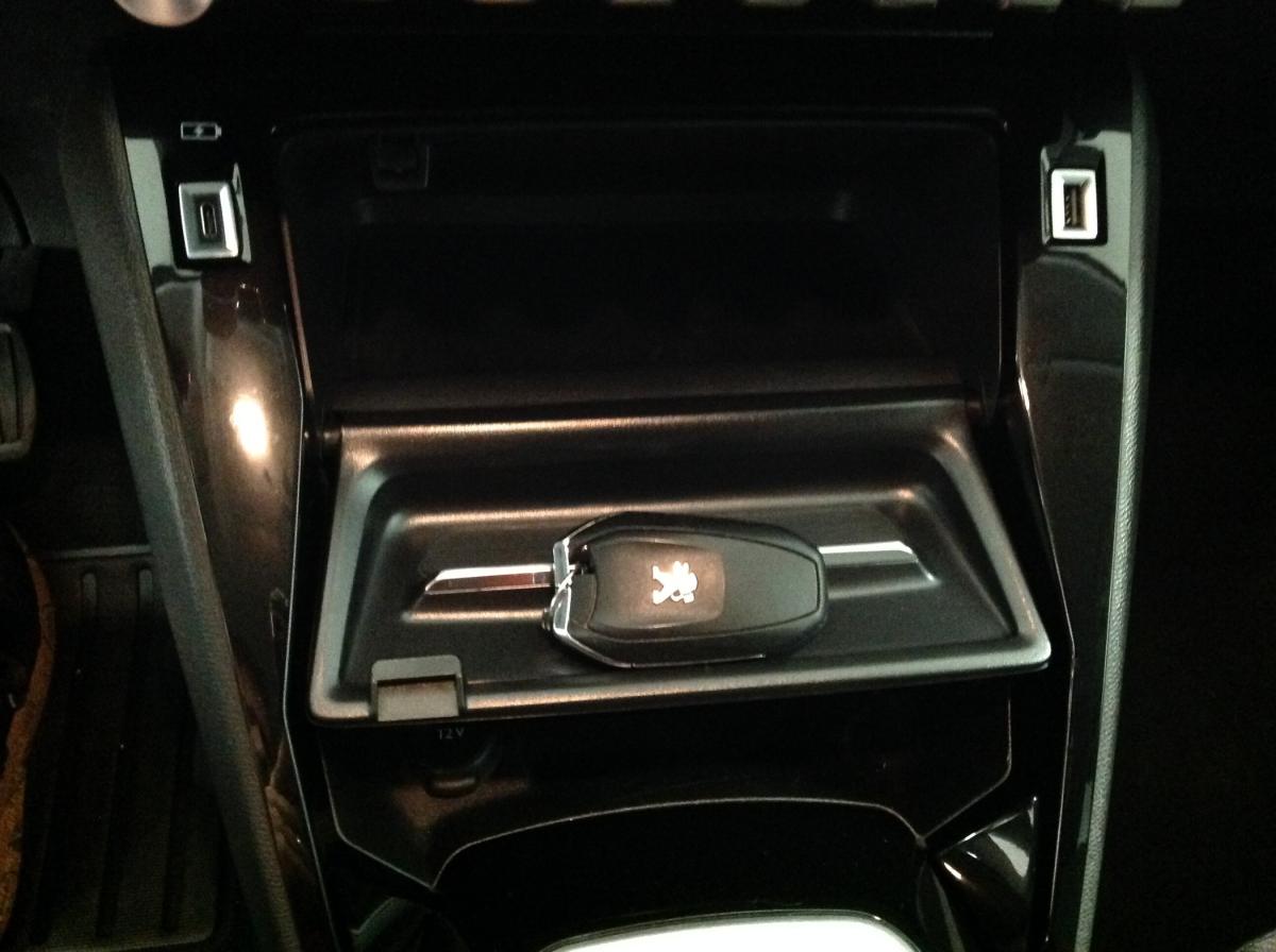 peugeot-208-2022-gasolina-1199cc