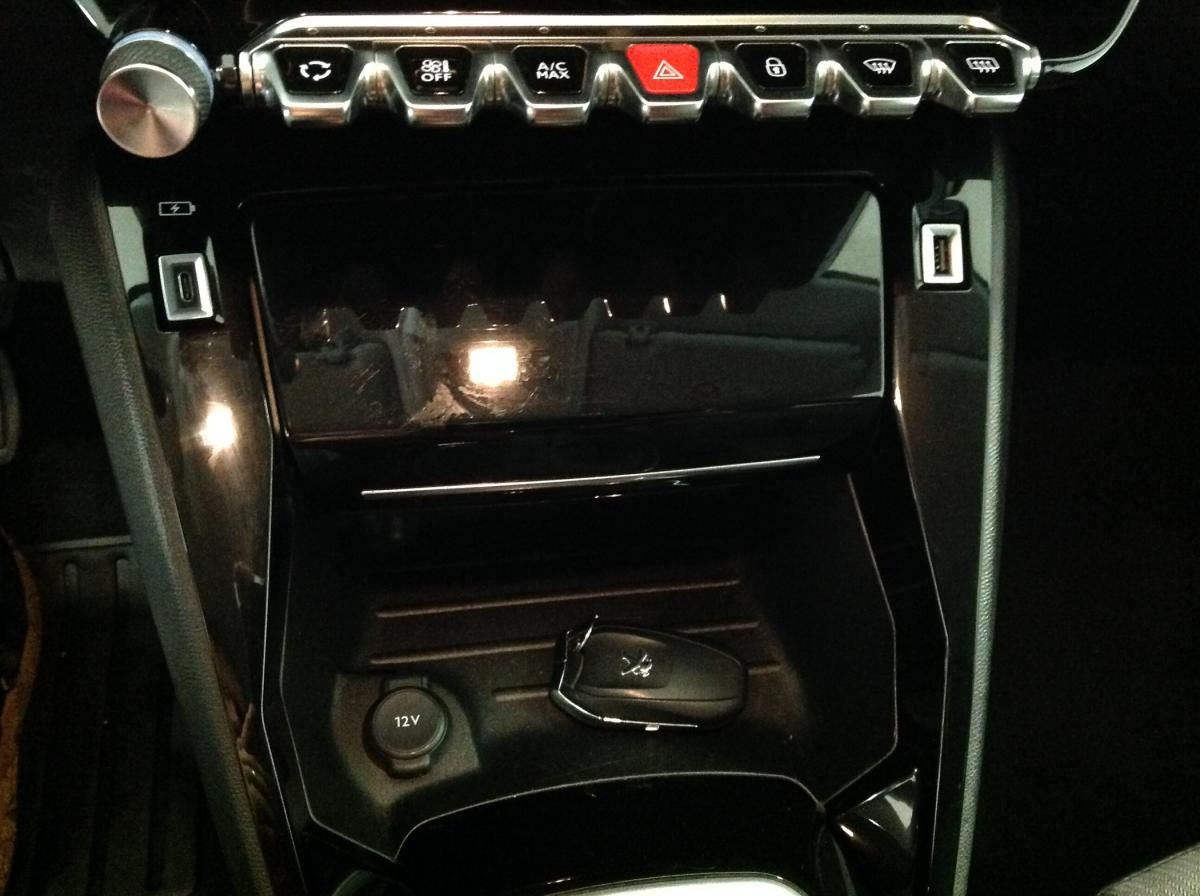 peugeot-208-2022-gasolina-1199cc