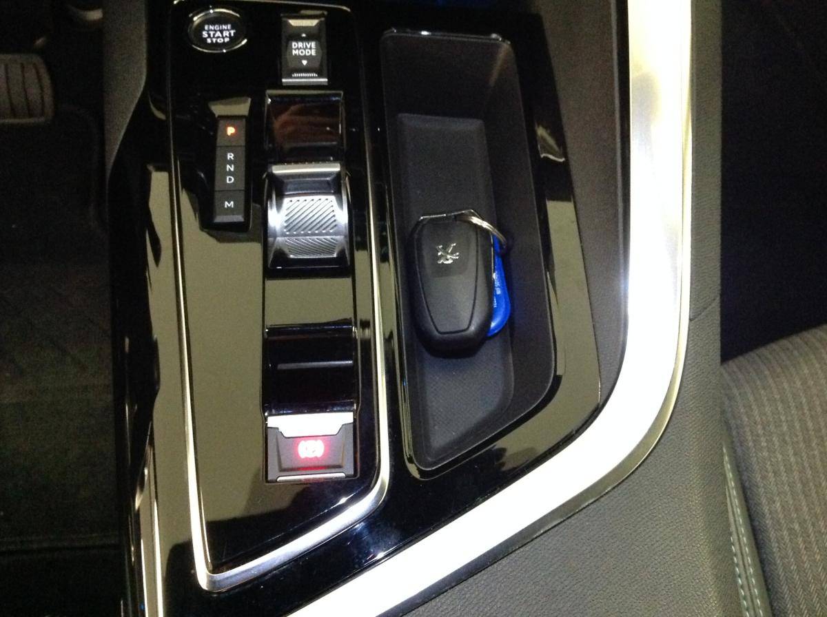 peugeot-3008-2023-diesel-1499cc