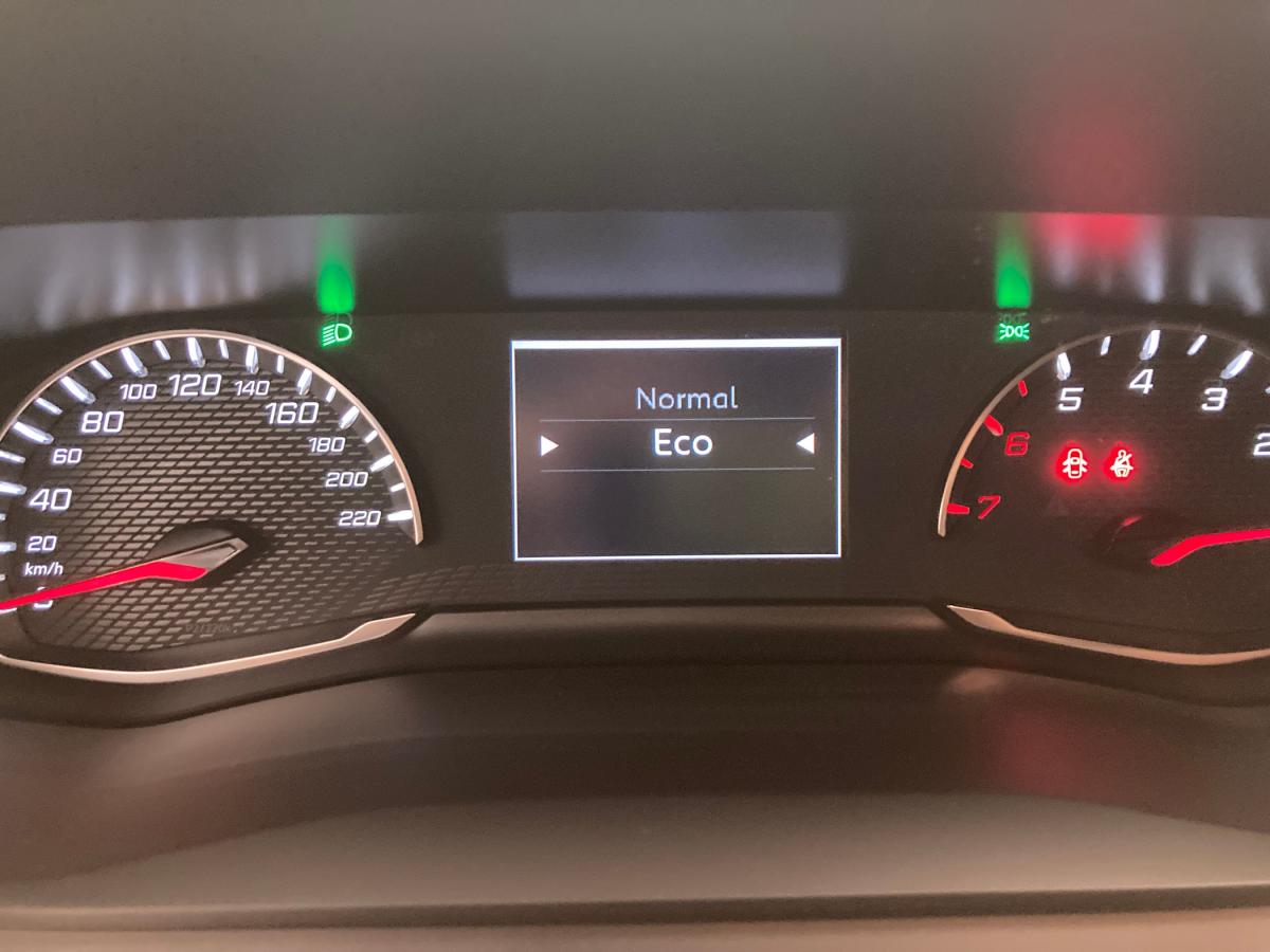 peugeot-208-2022-gasolina-1199cc