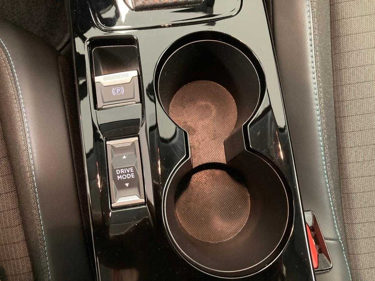 peugeot-208-2022-gasolina-1199cc