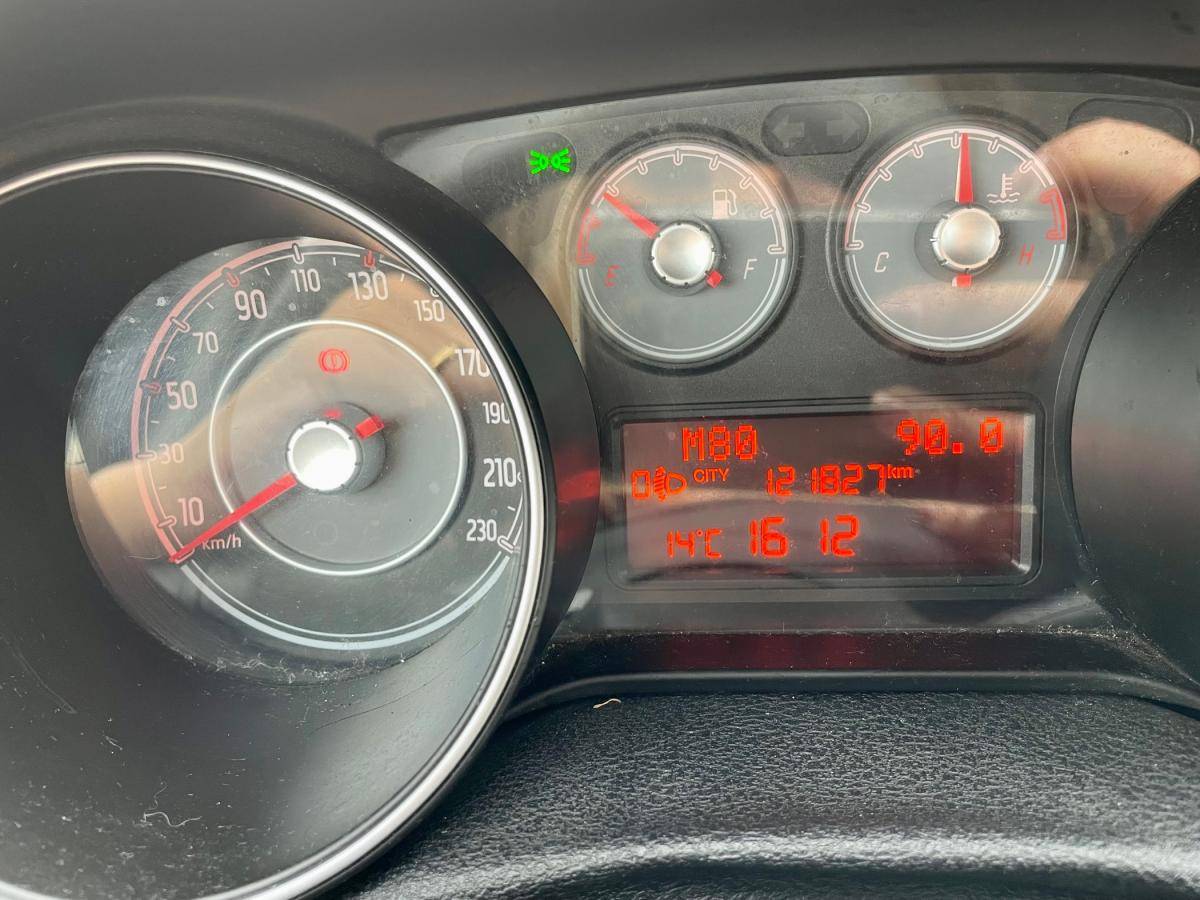 fiat-punto-2015-gasolina-1200cc