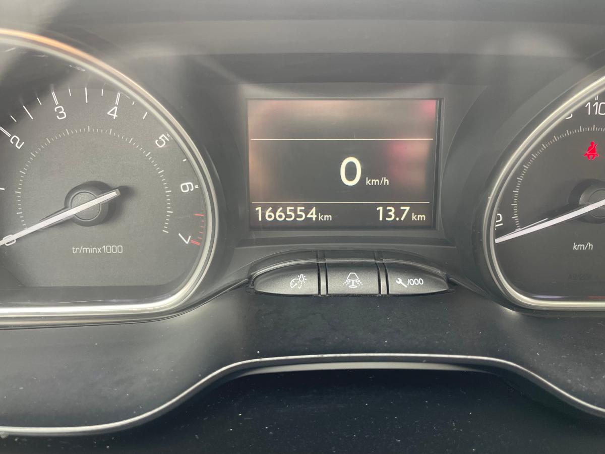 peugeot-2008-2016-gasolina-1199cc