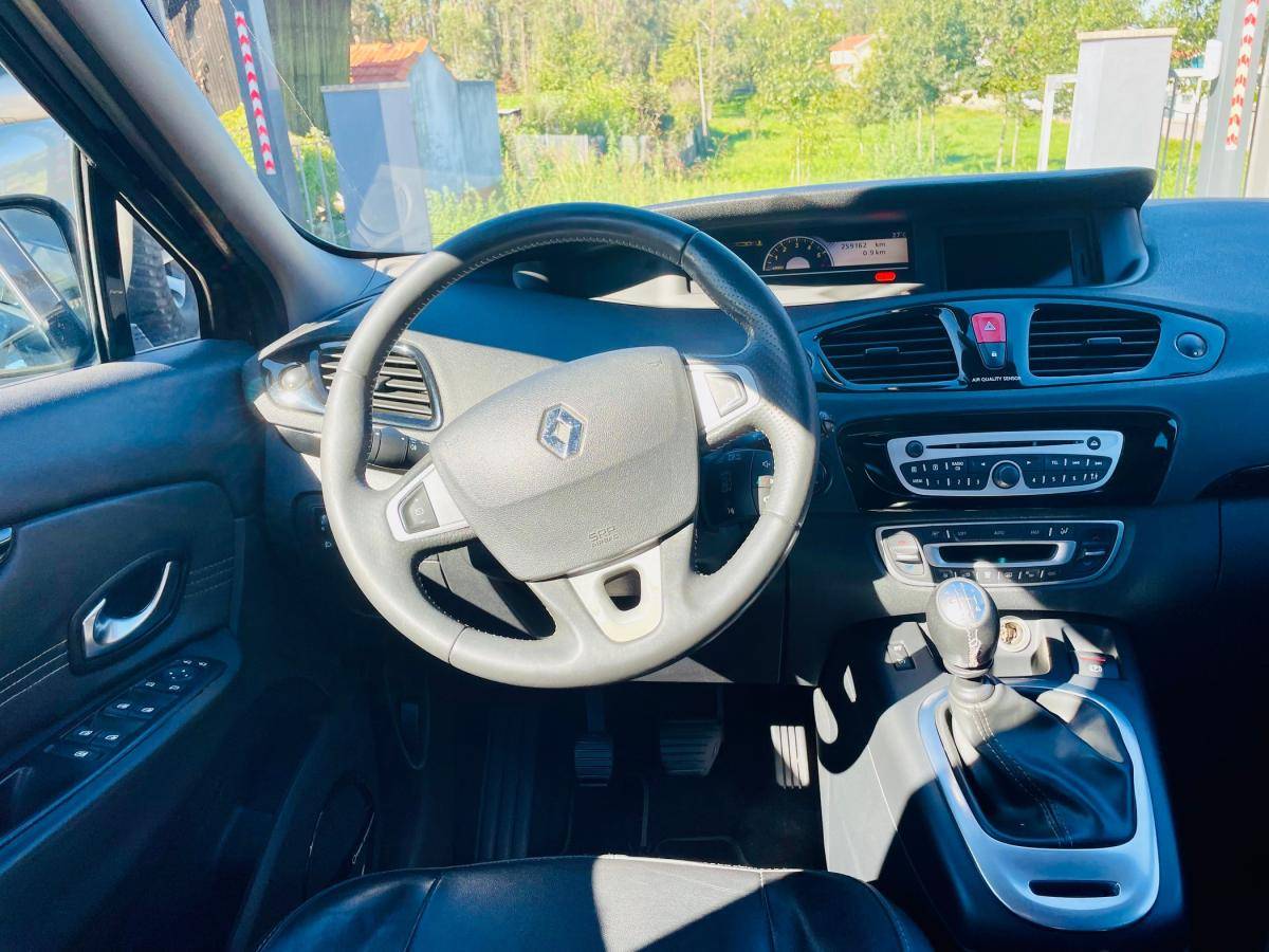 renault-scenic-2011-diesel-1598cc
