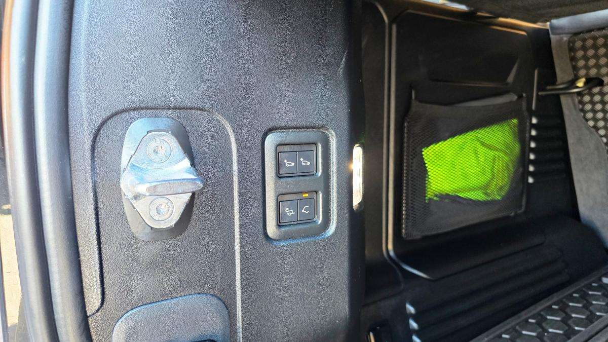 land-rover-defender-2020-diesel-1999cc