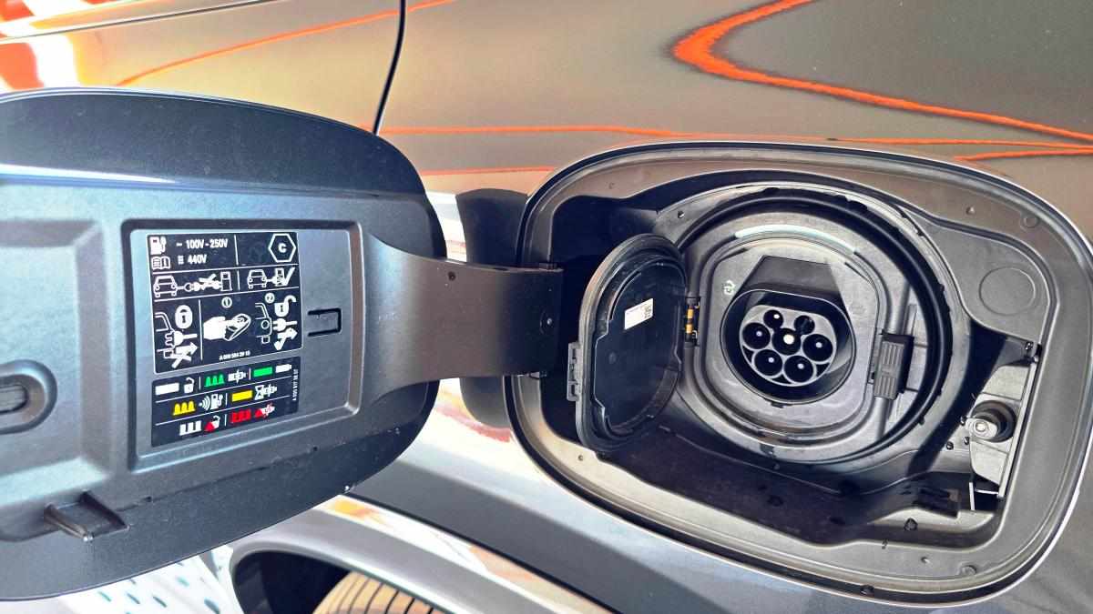 mercedes-benz-glc-300-de-4matic-2026-diesel-1993cc