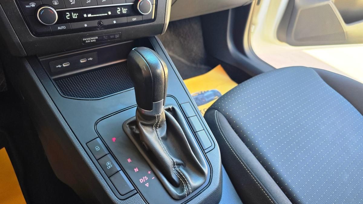 seat-ibiza-2023-gasolina-999cc
