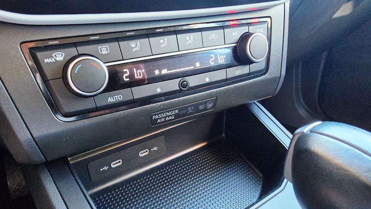 seat-ibiza-2023-gasolina-999cc