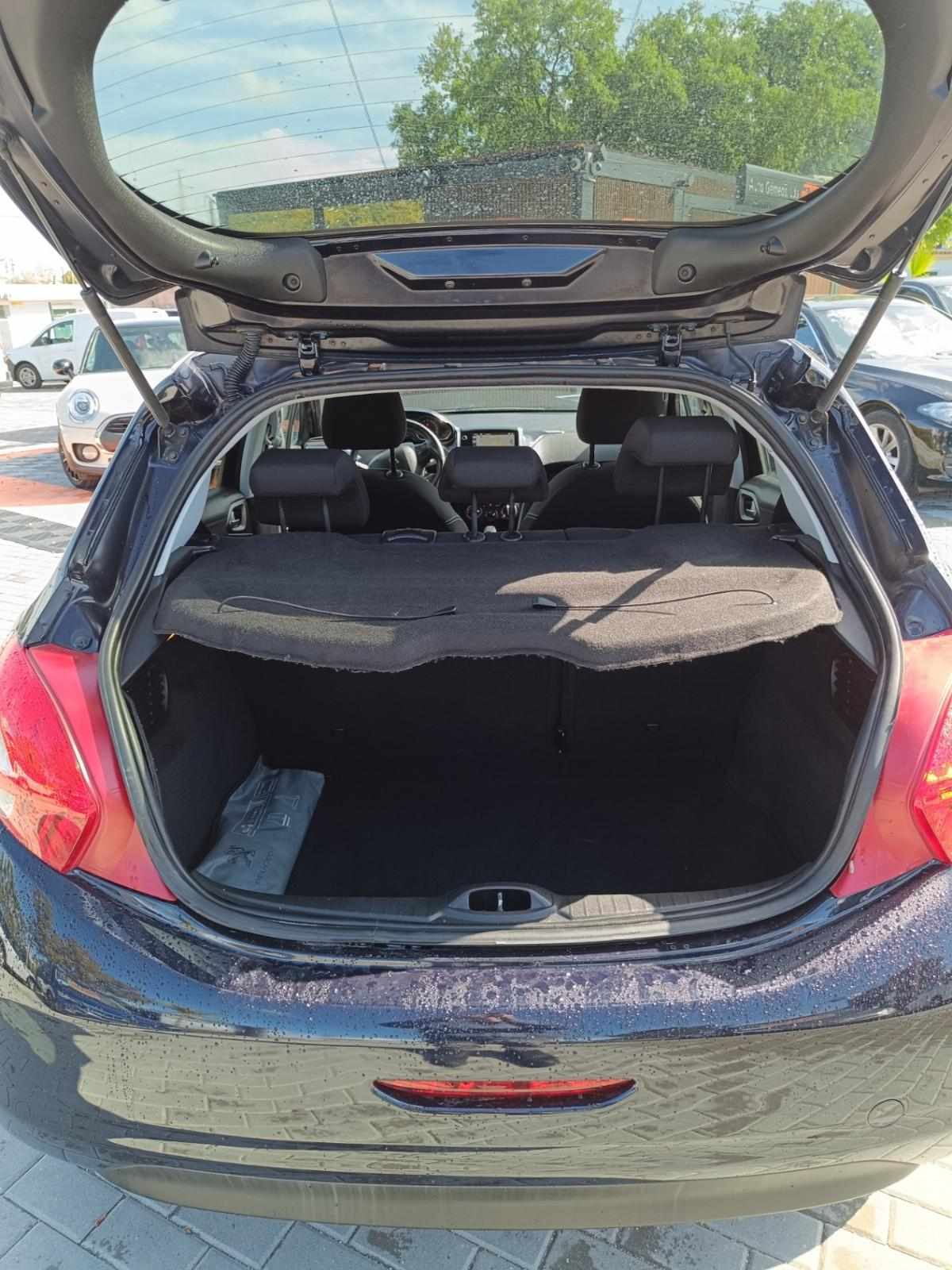 peugeot-208-2014-gasolina-1199cc