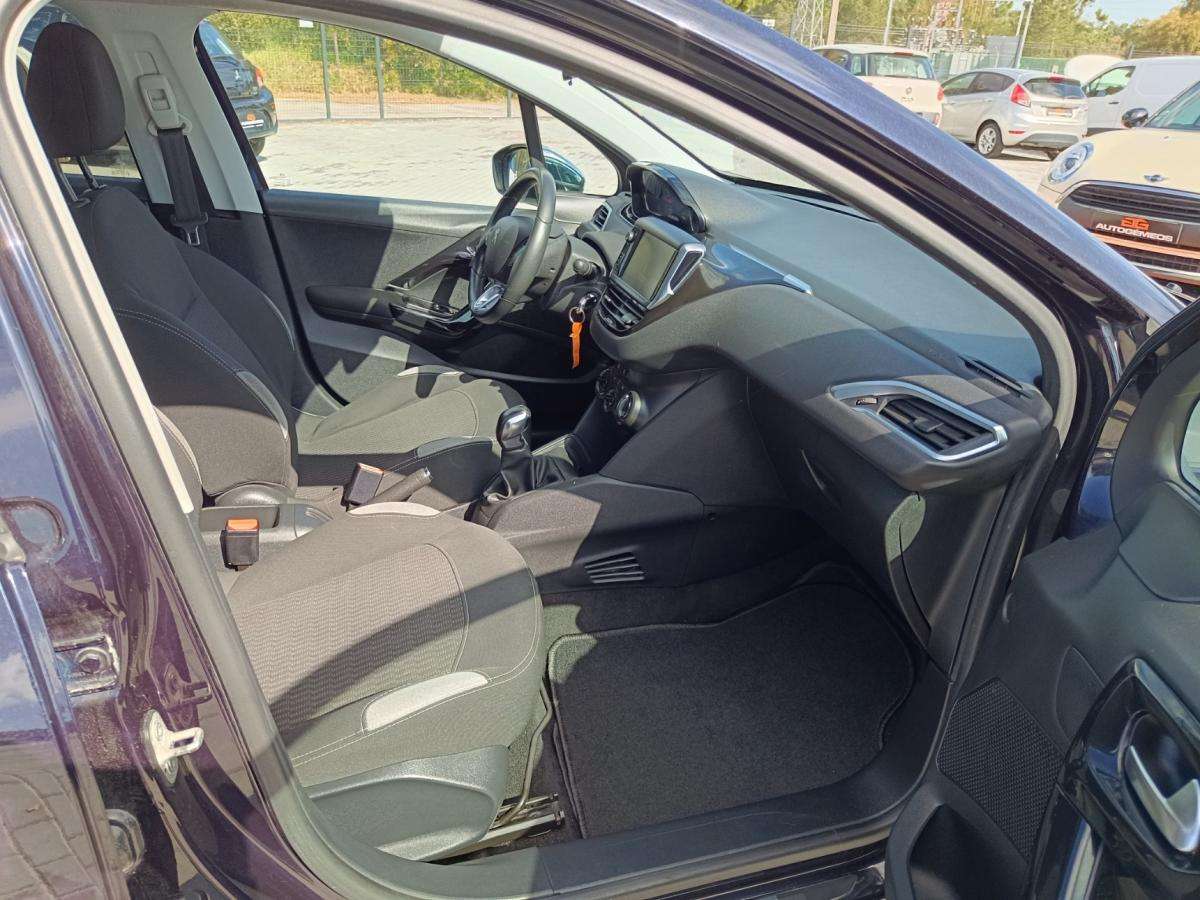 peugeot-208-2014-gasolina-1199cc