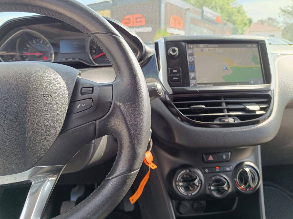 peugeot-208-2014-gasolina-1199cc