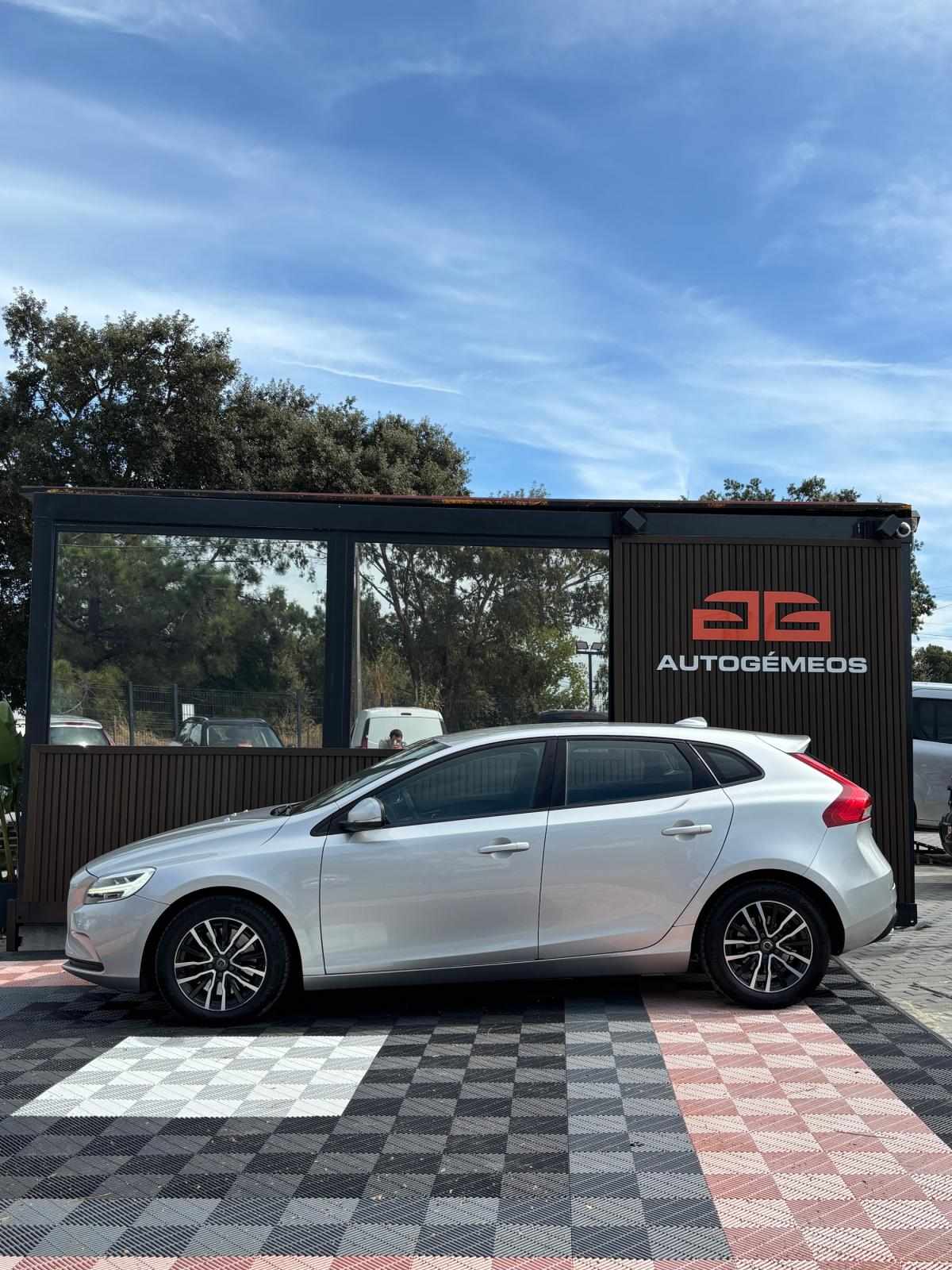 volvo-v40-2018-diesel-1969cc