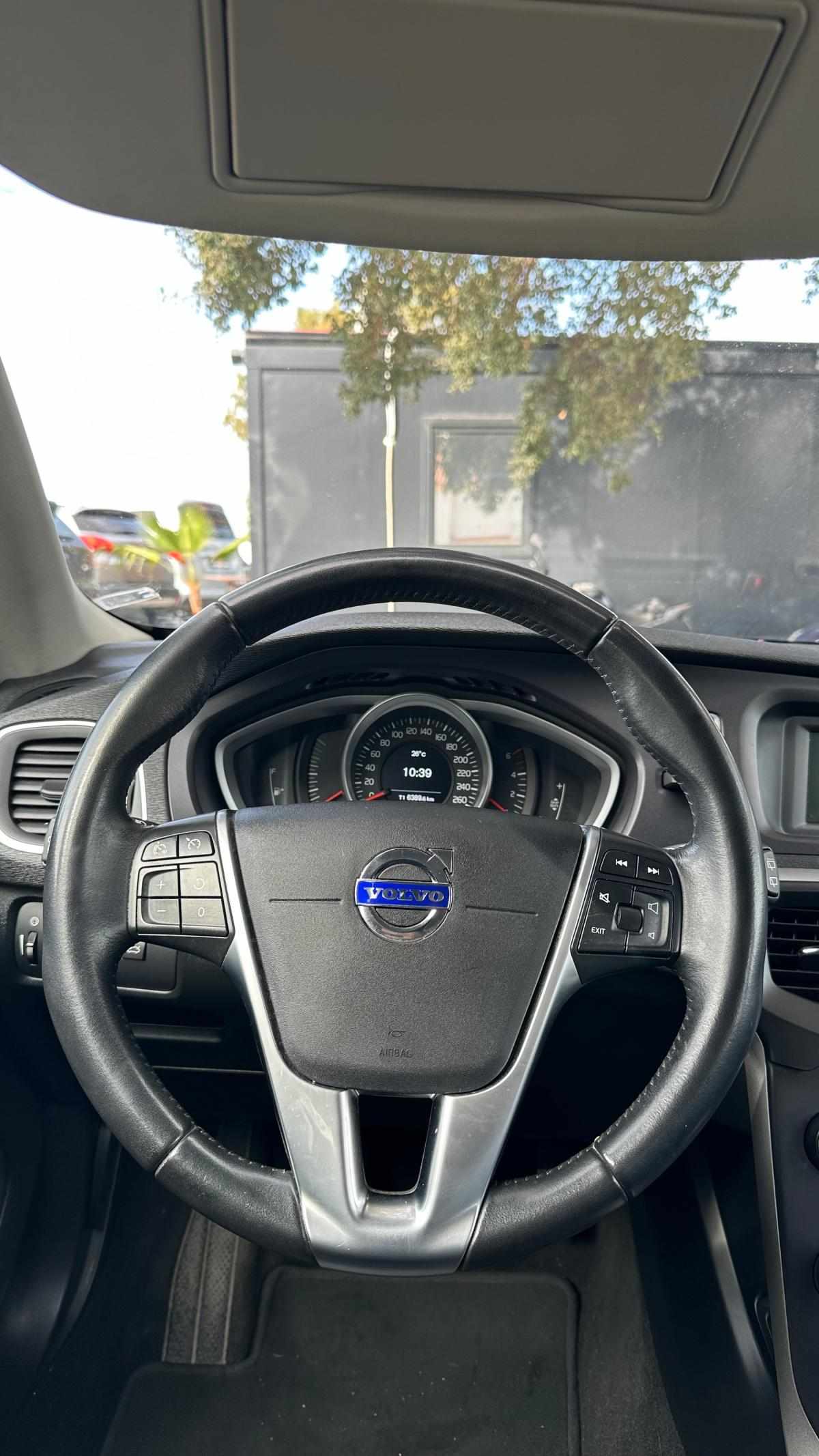 volvo-v40-2018-diesel-1969cc