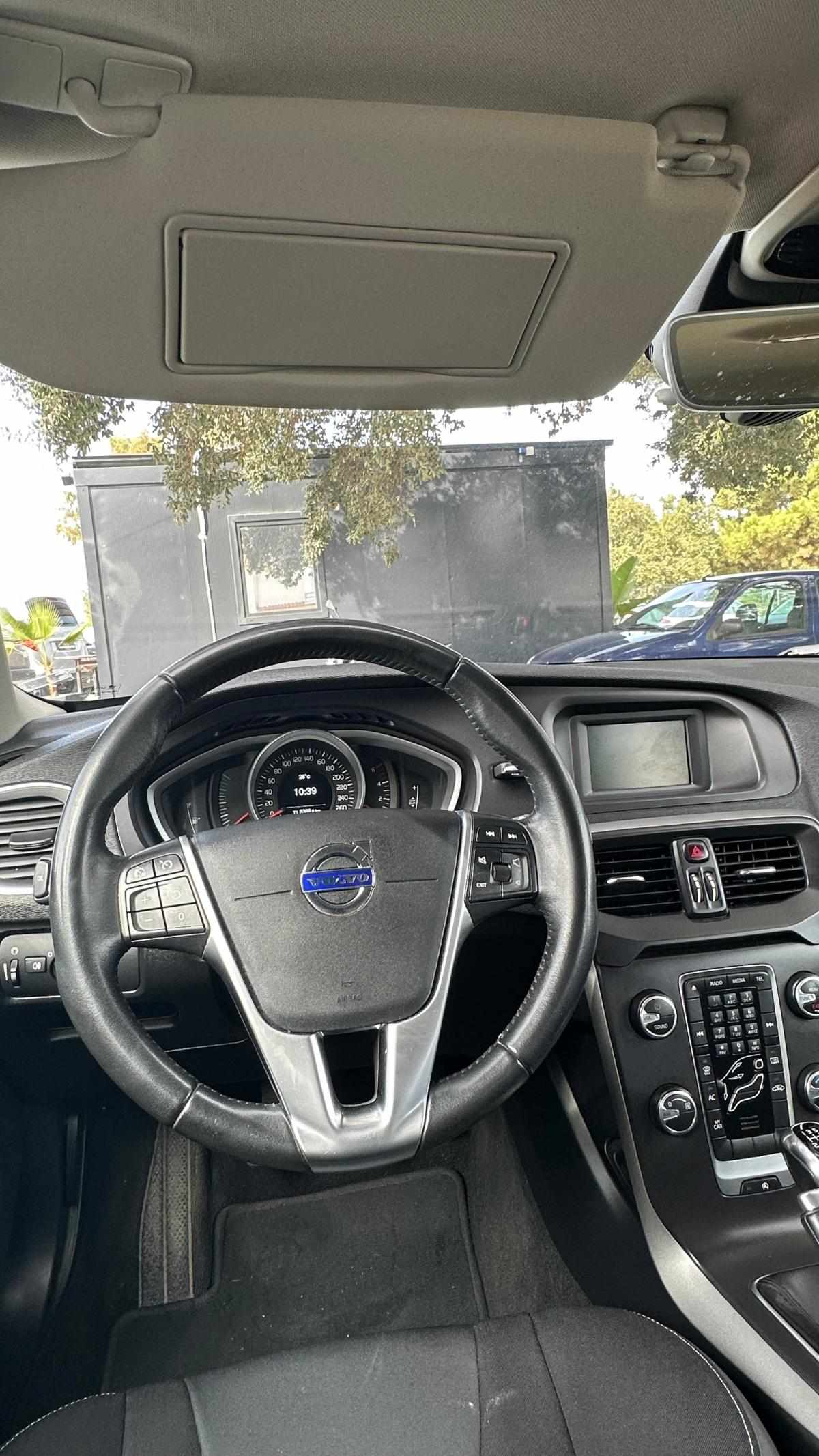 volvo-v40-2018-diesel-1969cc