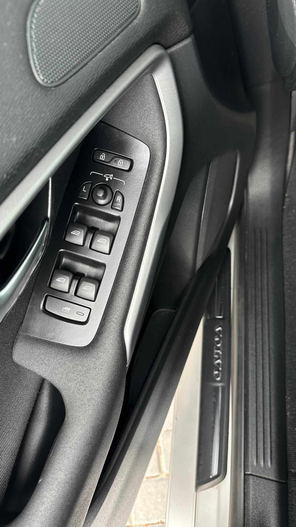volvo-v40-2018-diesel-1969cc