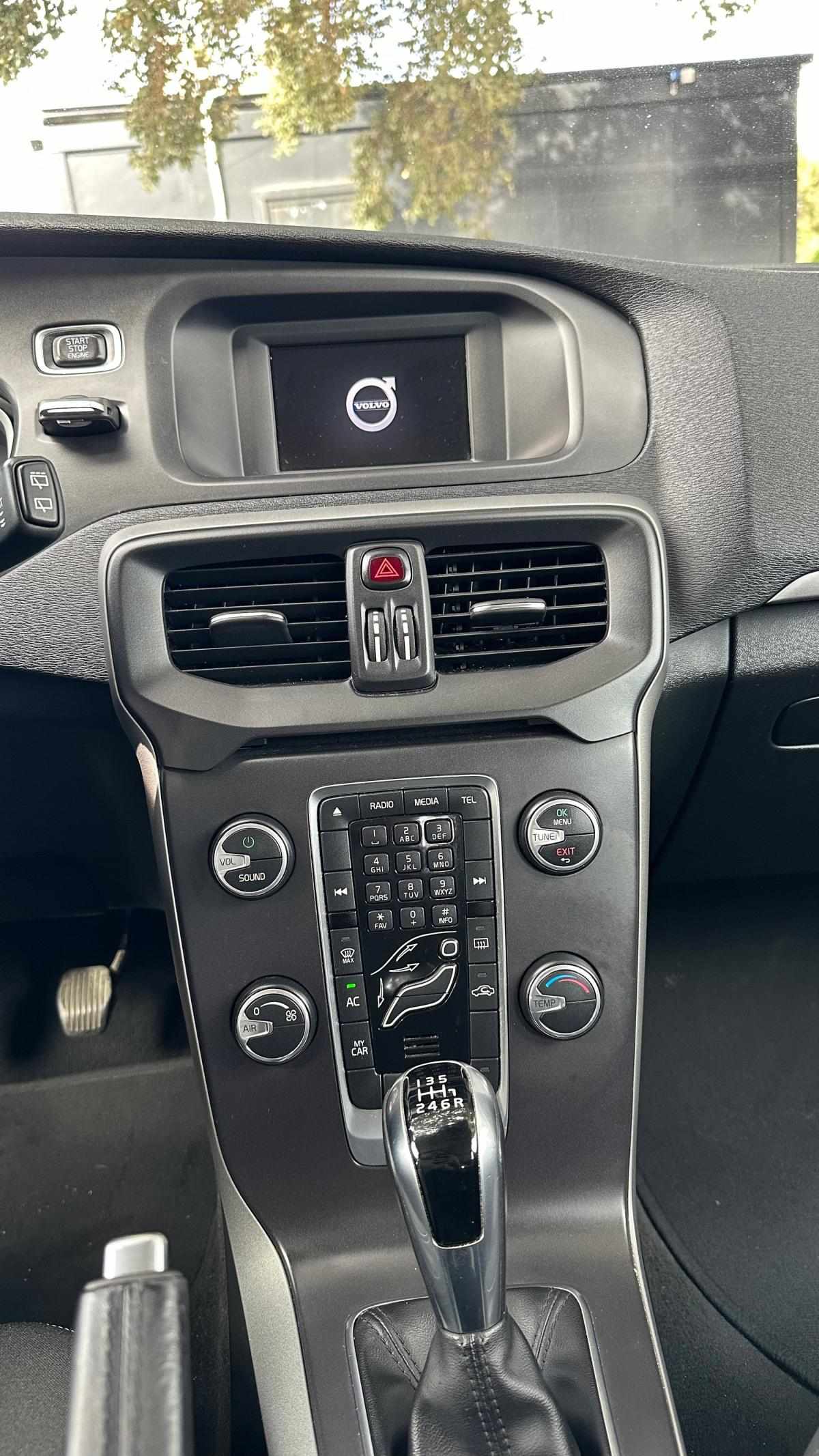 volvo-v40-2018-diesel-1969cc