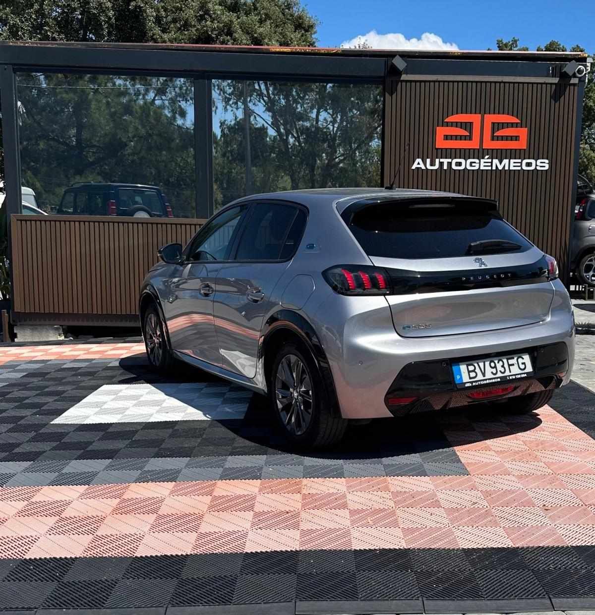 peugeot-2008-2025-eletrico-0cc