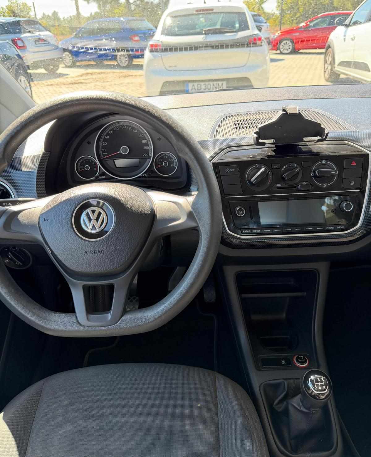 volkswagen-up-2017-gasolina-999cc