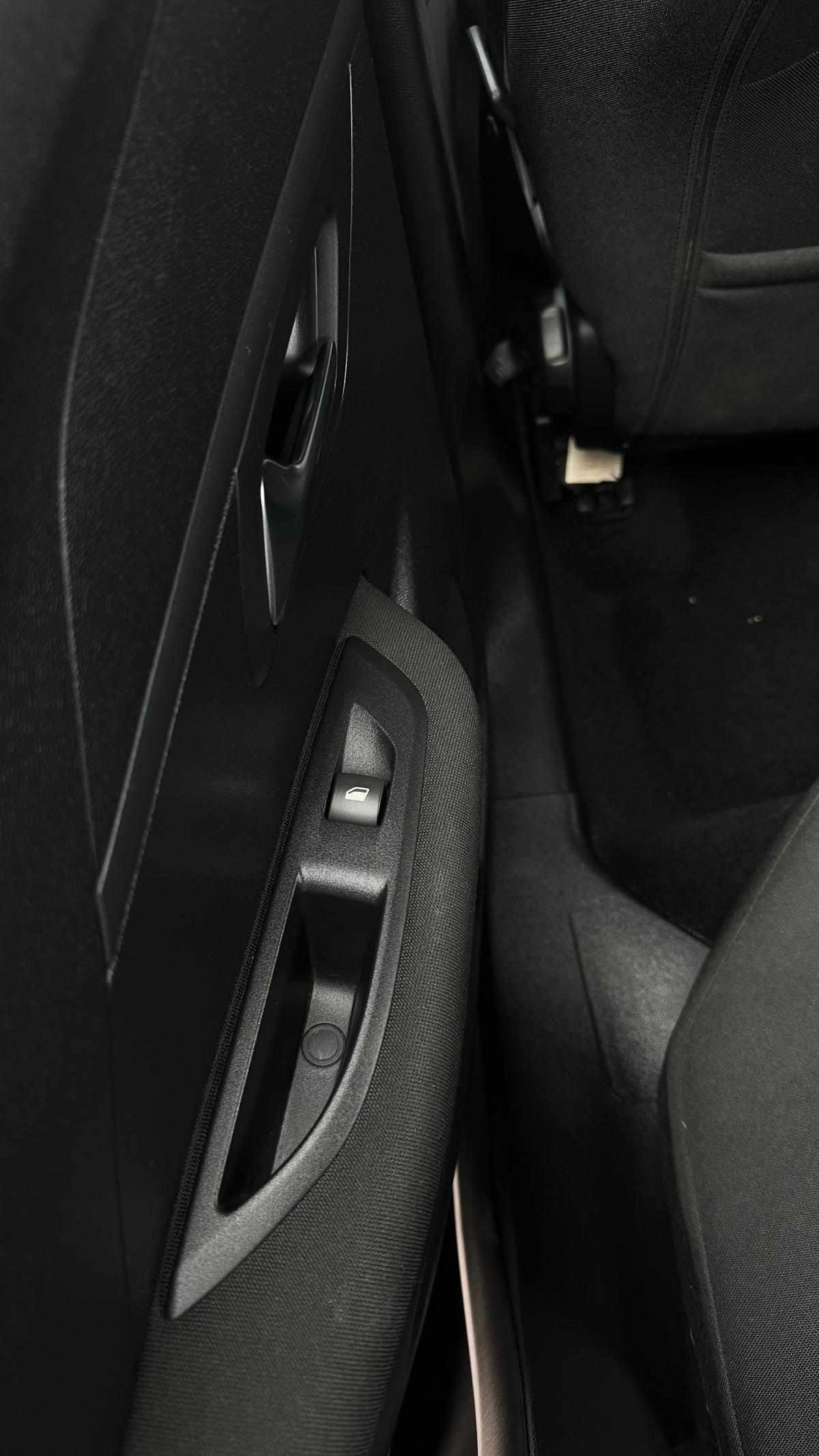 peugeot-208-2024-gasolina-1199cc