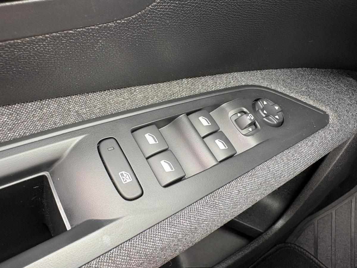 peugeot-5008-1-2-puretech-2022-gasolina-1199cc