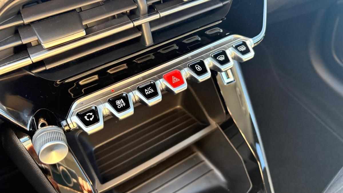 peugeot-208-1-2-puretech-2022-gasolina-1199cc