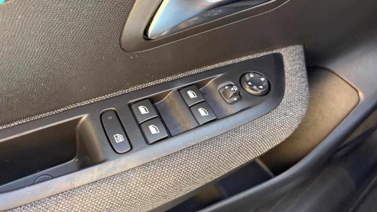 peugeot-208-1-2-puretech-2022-gasolina-1199cc