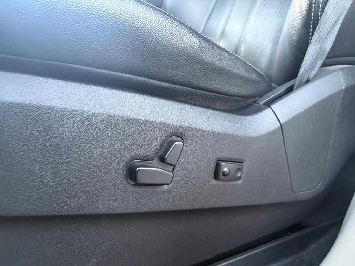 lancia-voyager-2-8-2012-diesel-2776cc