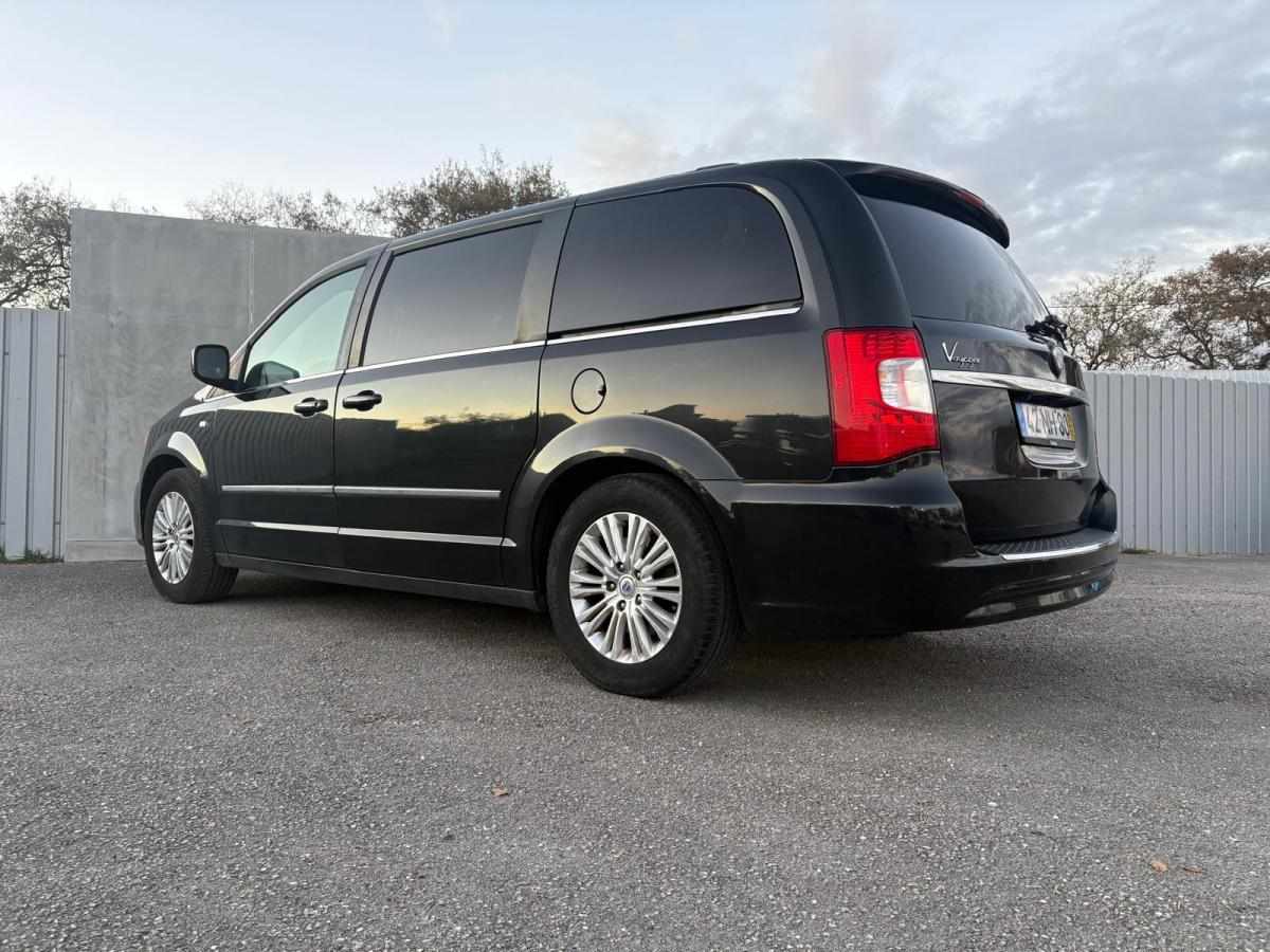 lancia-voyager-2-8-2012-diesel-2776cc