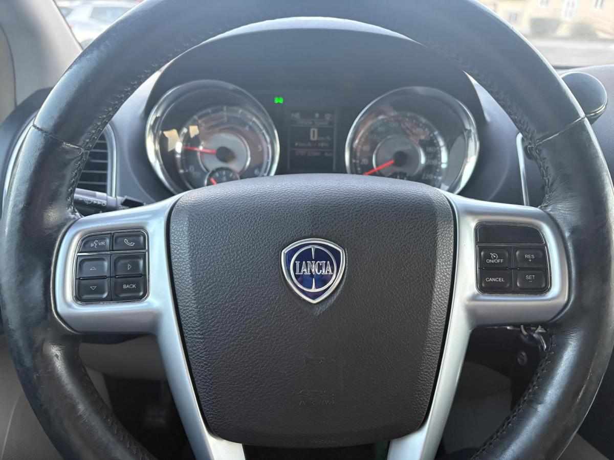 lancia-voyager-2-8-2012-diesel-2776cc
