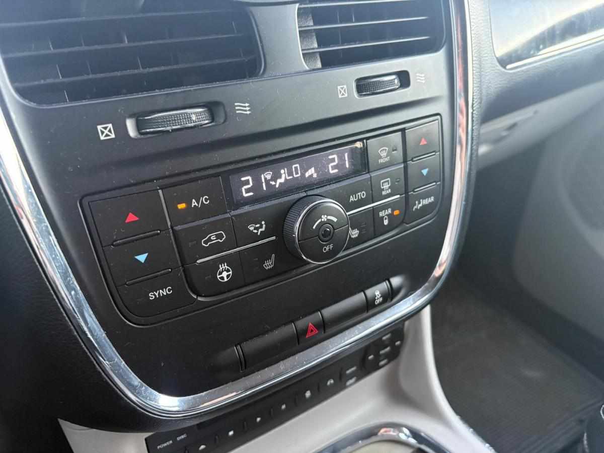 lancia-voyager-2-8-2012-diesel-2776cc