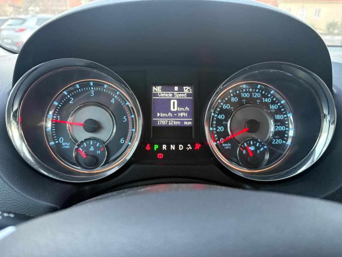 lancia-voyager-2-8-2012-diesel-2776cc