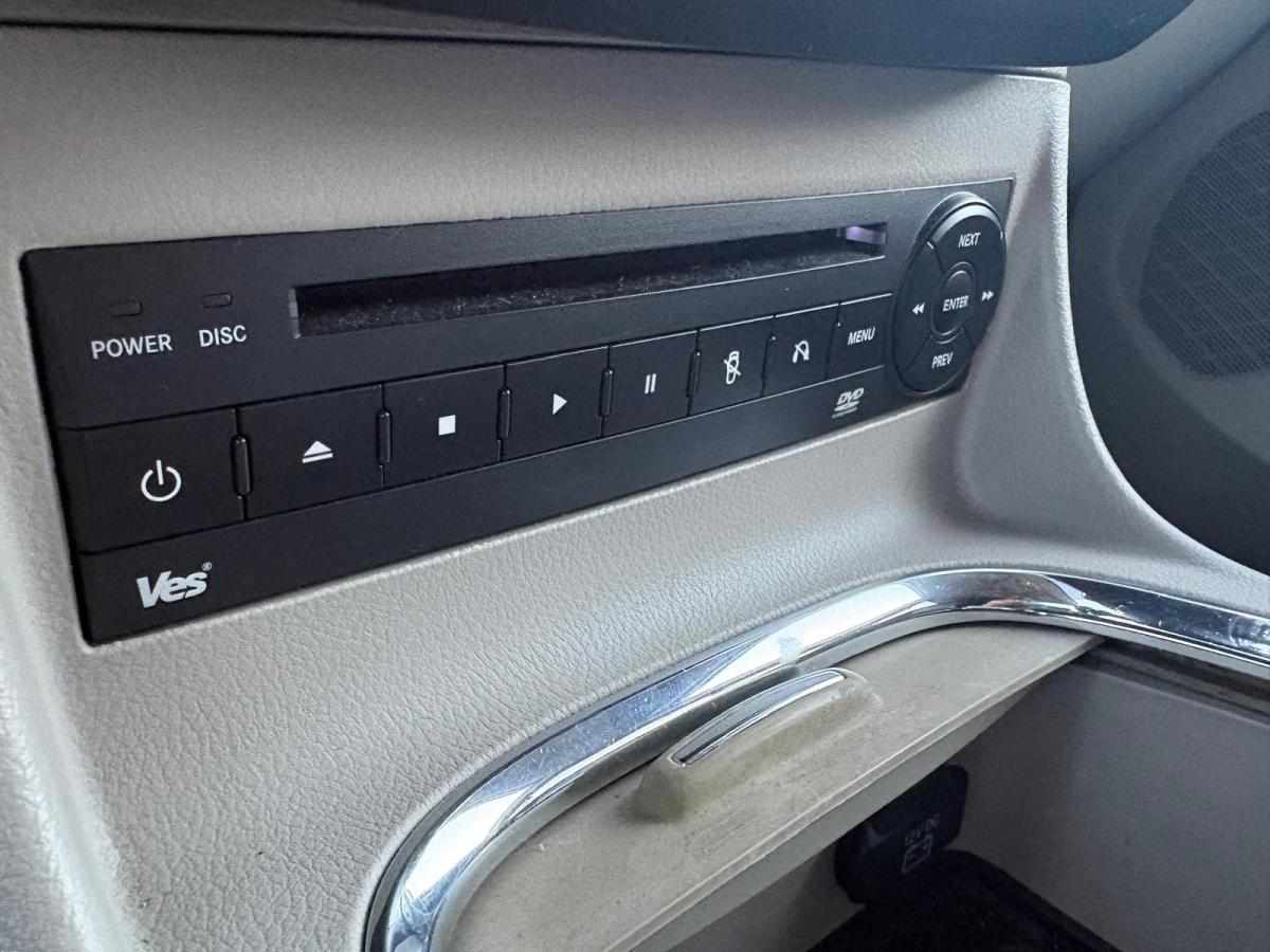 lancia-voyager-2-8-2012-diesel-2776cc