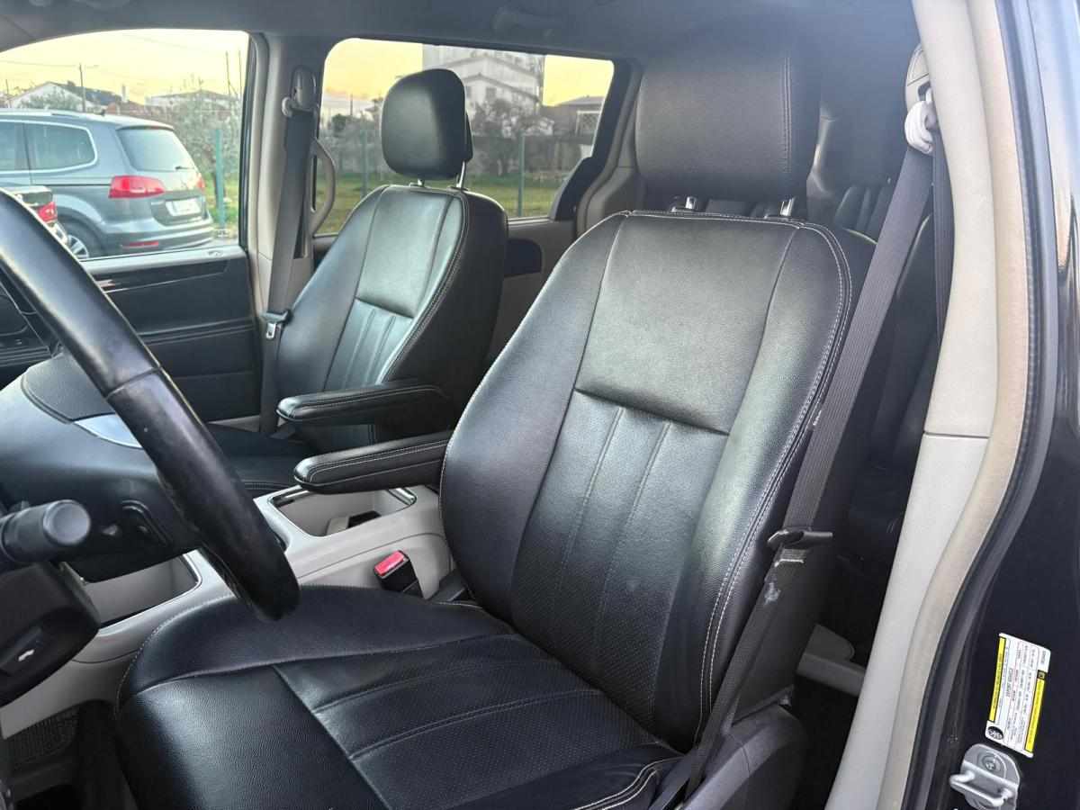 lancia-voyager-2-8-2012-diesel-2776cc