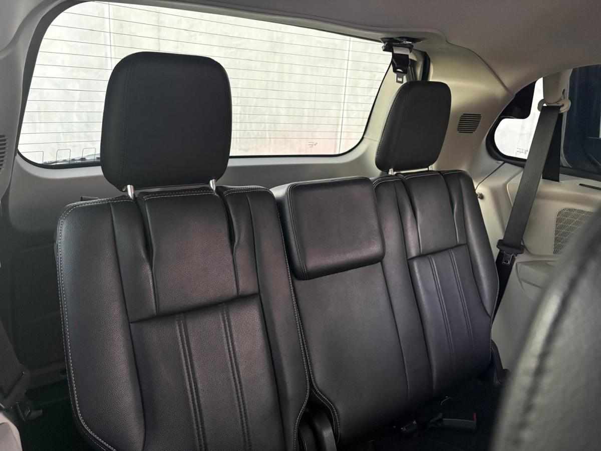 lancia-voyager-2-8-2012-diesel-2776cc