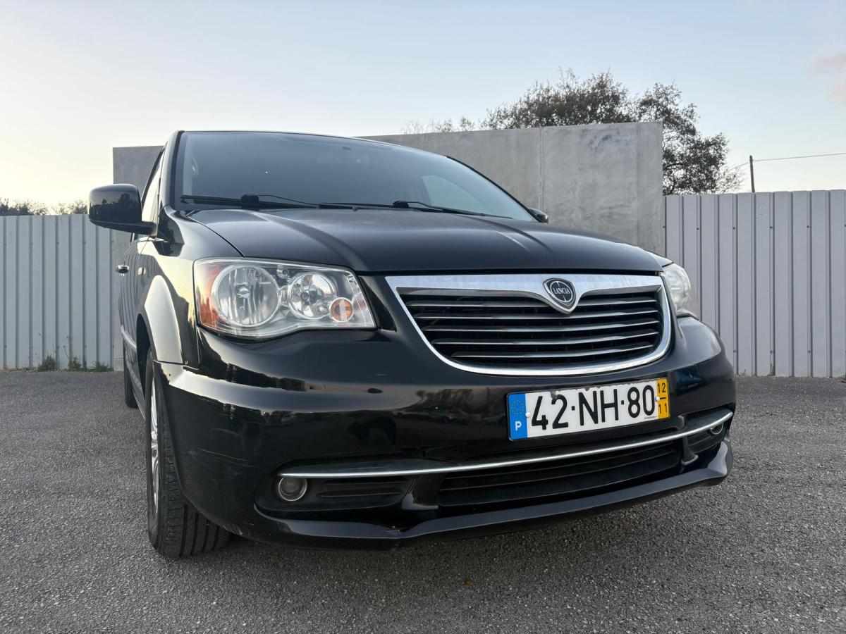 lancia-voyager-2-8-2012-diesel-2776cc